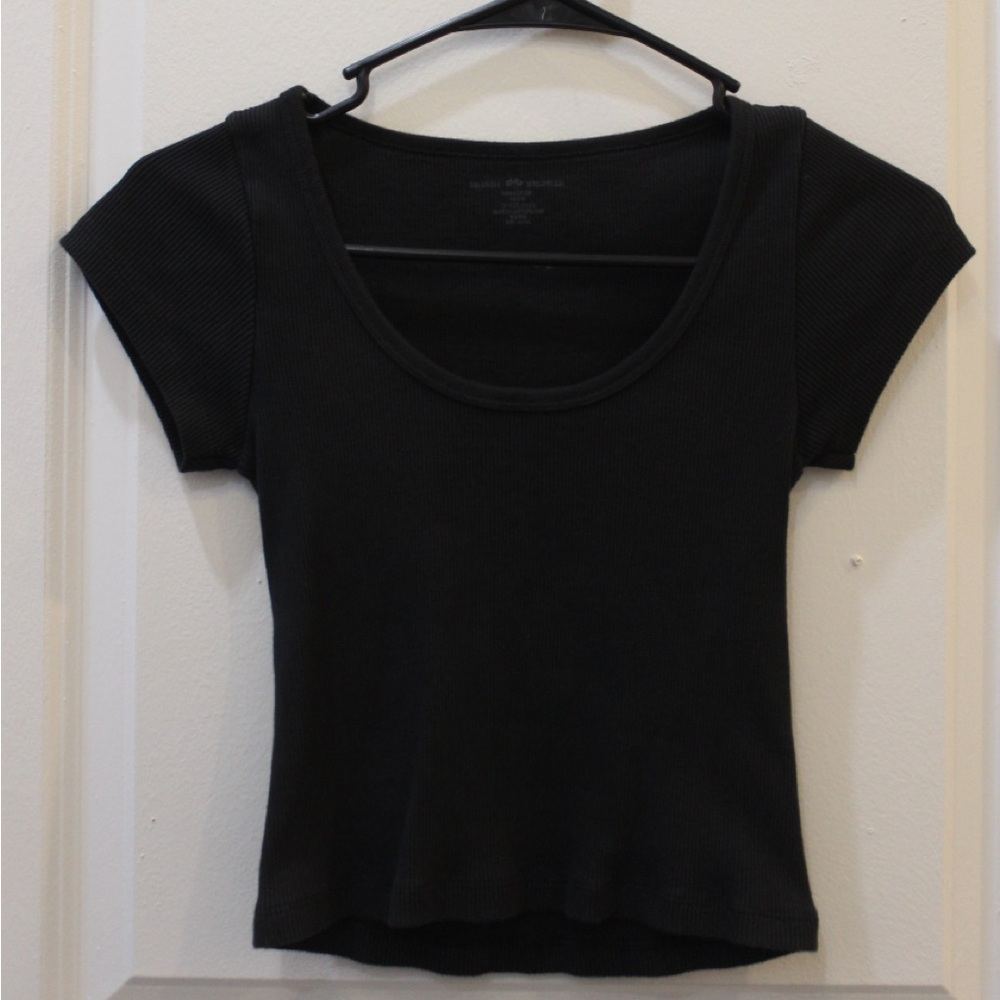 Brandy Melville Tee (Small-Medium / One Size Fits All)